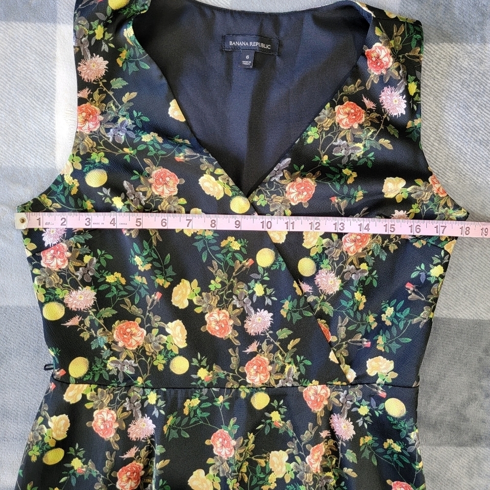 Banana Republic Black Satin Floral Lemon V Neck Lined Sleeveless Dress Size 6 - Picture 11 of 12
